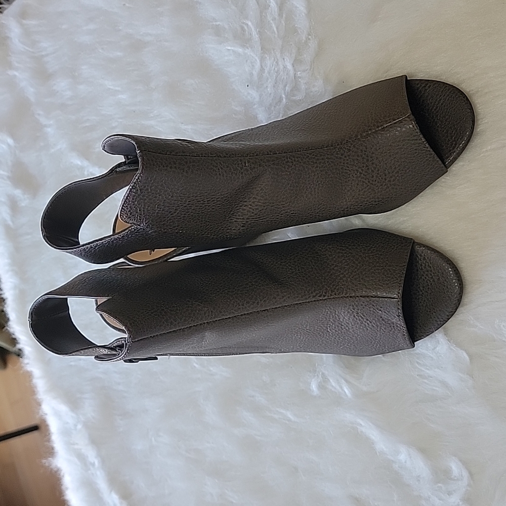 PENNY LOVES‎ KENNY Gray Open Toe Faux Leather Buckle Zip Sandal Bootie Heels 11
